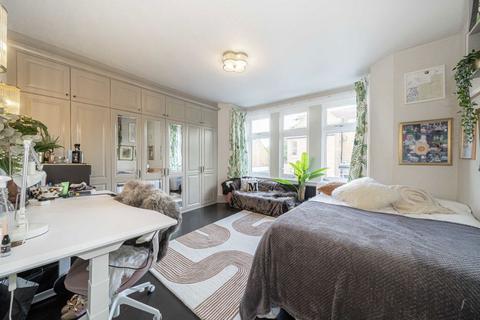4 bedroom semi-detached house for sale, Hampton Road, Teddington TW11