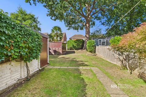 3 bedroom end of terrace house for sale, Cheshire Gardens, Chessington, Surrey. KT9