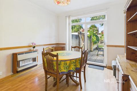 3 bedroom end of terrace house for sale, Cheshire Gardens, Chessington, Surrey. KT9