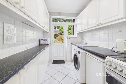 3 bedroom end of terrace house for sale, Cheshire Gardens, Chessington, Surrey. KT9