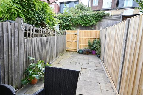 116 Third Cross Road, Twickenham, TW2 5EA