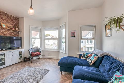 1 bedroom apartment for sale, Beach Avenue, Leigh-on-sea, SS9