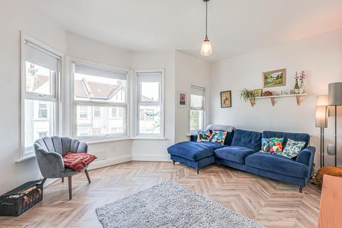 1 bedroom apartment for sale, Beach Avenue, Leigh-on-sea, SS9