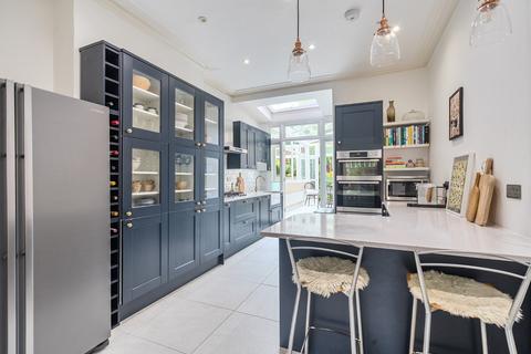 2 bedroom flat for sale, Sarre Road, West Hampstead, London, NW2