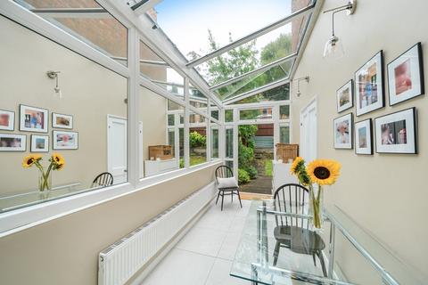 2 bedroom flat for sale, Sarre Road, West Hampstead, London, NW2