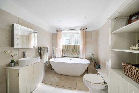 2 bedroom flat for sale, Sarre Road, West Hampstead, London, NW2