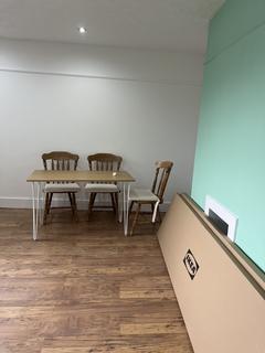 2 bedroom flat to rent, Rudheath Avenue, Manchester M20