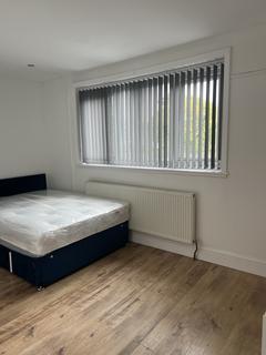 2 bedroom flat to rent, Rudheath Avenue, Manchester M20
