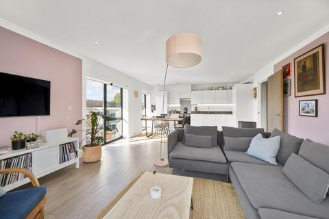 2 bedroom apartment for sale, Etwell Place, Surbiton KT5
