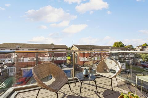 2 bedroom apartment for sale, Etwell Place, Surbiton KT5