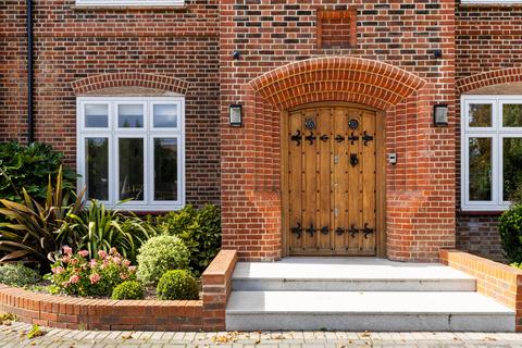 8 bedroom detached house to rent, The Bishops Avenue, London N2