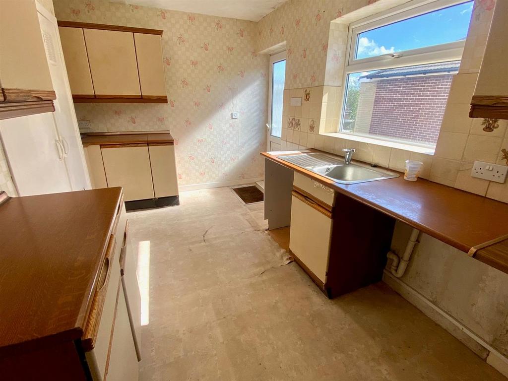 Kitchen 2.jpg