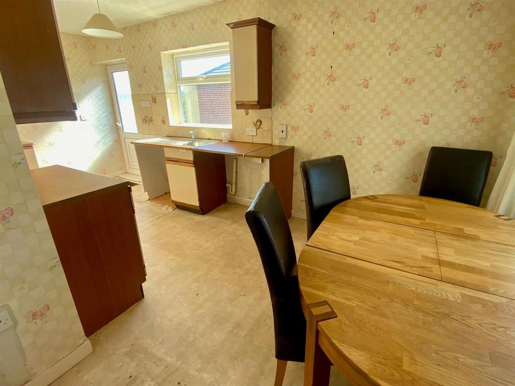 Kitchen 1.jpg