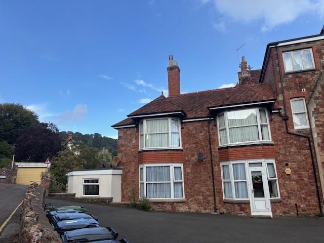 Minehead TA24 1 bed flat - £800 pcm (£185 pw)