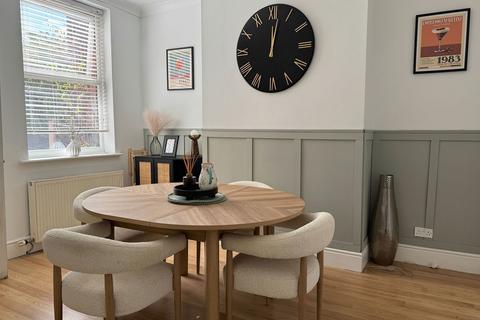 3 bedroom end of terrace house for sale, Stockport Road West, Stockport SK6