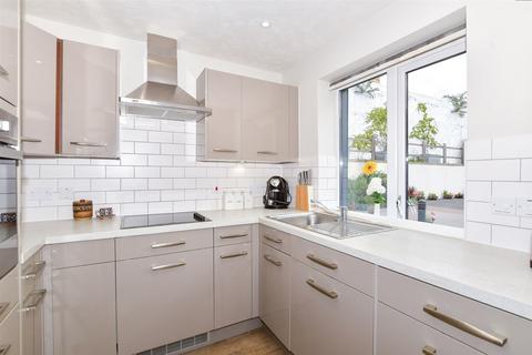 2 bedroom ground floor flat for sale, Kings Lodge, Maidstone ME14
