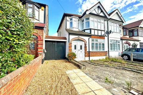 Eccleston Crescent, Romford, RM6