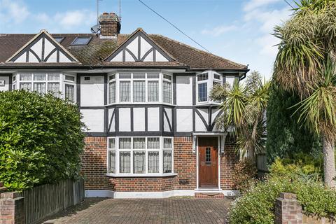 Anne Boleyns Walk, Kingston Upon Thames KT2