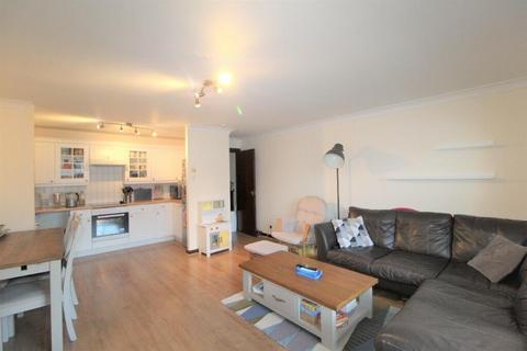 2 bedroom flat to rent, Verbena Close, London