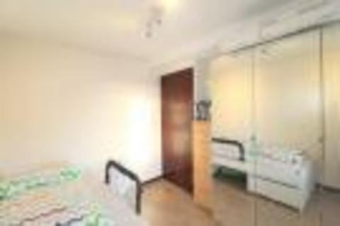 2 bedroom flat to rent, Verbena Close, London