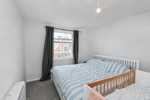 2 bedroom flat to rent, Maple Road, Surbiton KT6