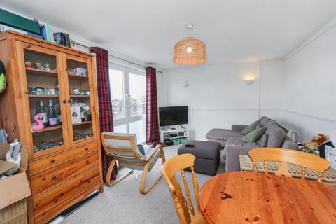 2 bedroom flat to rent, Maple Road, Surbiton KT6