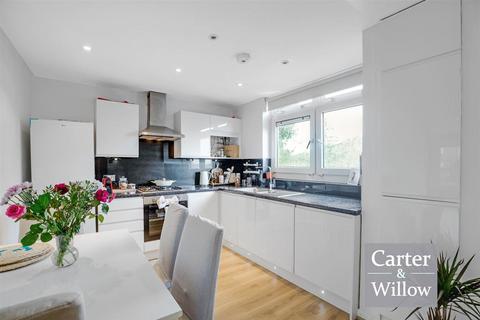 2 bedroom apartment for sale, Elm Court, Love Lane, Essex