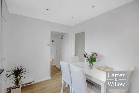 2 bedroom apartment for sale, Elm Court, Love Lane, Essex