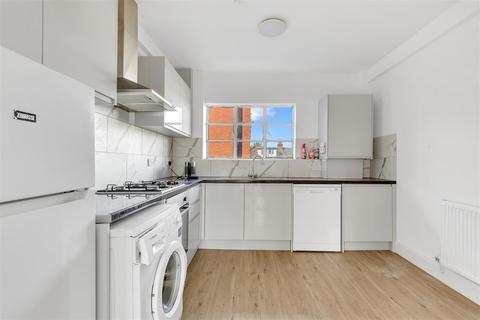 3 bedroom flat for sale, Oman Avenue, London NW2