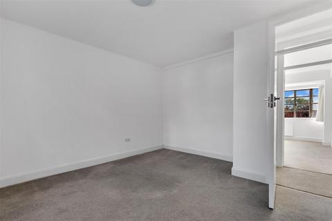 3 bedroom flat for sale, Oman Avenue, London NW2