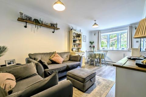 15 Dudley Close, Whitehill, Bordon, GU35 9PY