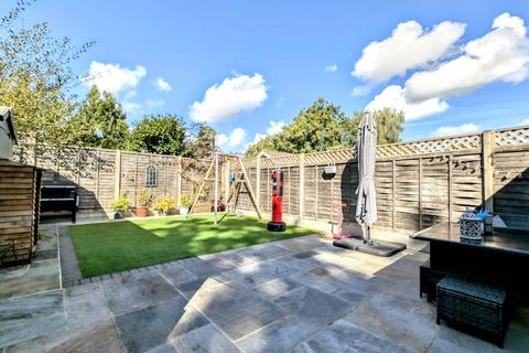15 Dudley Close, Whitehill, Bordon, GU35 9PY