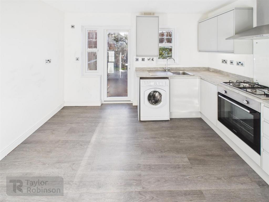 CAM02600 G0-PR0607-STILL011.jpg