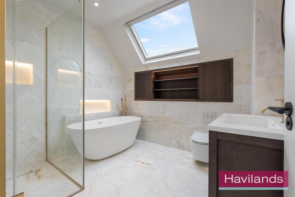 Eversley Crescent-9.jpg