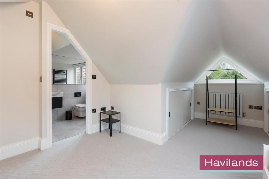 Eversley Crescent-7.jpg