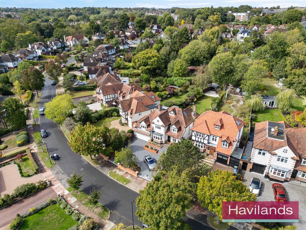 Eversley Crescent-2.jpg