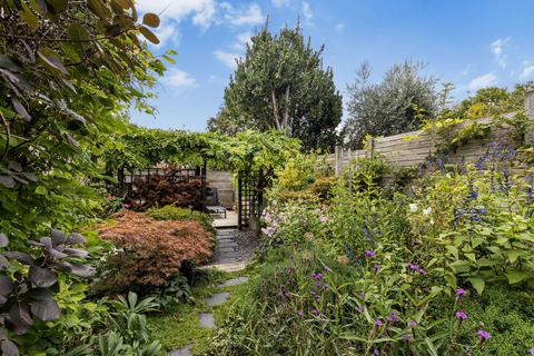 4 bedroom terraced house for sale, Hertford Road, London N2