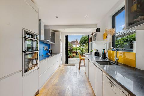 4 bedroom terraced house for sale, Hertford Road, London N2