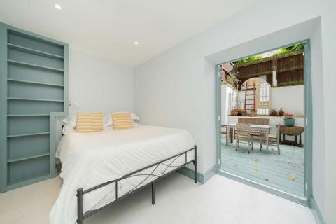 2 bedroom flat to rent, Powis Gardens, London W11