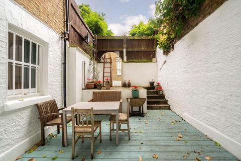 2 bedroom flat to rent, Powis Gardens, London W11