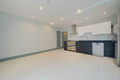 2 bedroom flat to rent, Powis Gardens, London W11