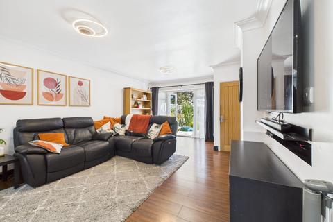 4 bedroom terraced house for sale, Southend Road, Stanford-Le-Hope, SS17