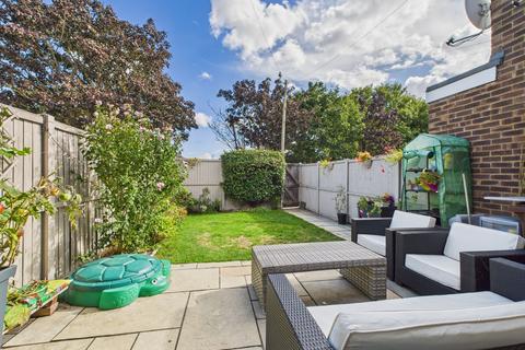 4 bedroom terraced house for sale, Southend Road, Stanford-Le-Hope, SS17