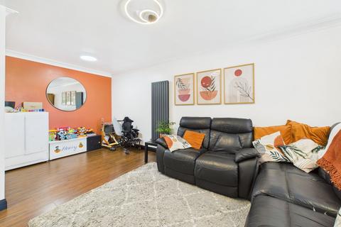 4 bedroom terraced house for sale, Southend Road, Stanford-Le-Hope, SS17