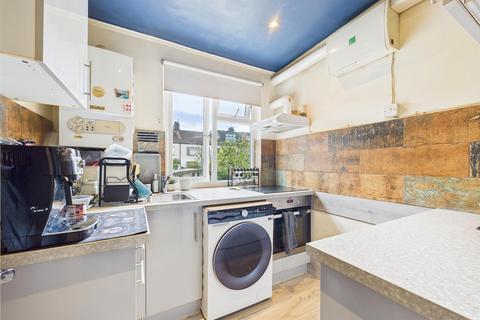 2 bedroom flat for sale, The Avenue, London