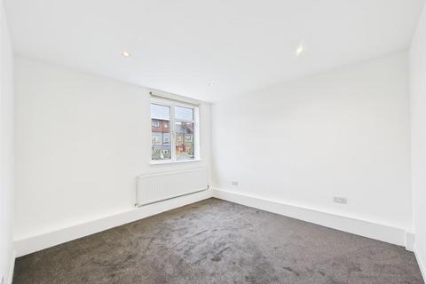 2 bedroom flat for sale, The Avenue, London