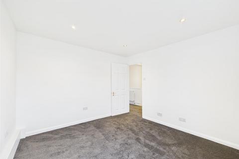 2 bedroom flat for sale, The Avenue, London