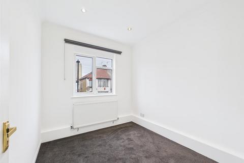 2 bedroom flat for sale, The Avenue, London