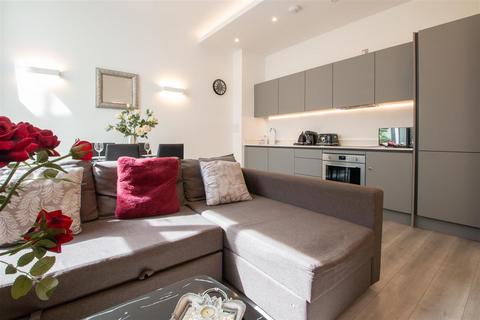 2 Foxhunter Drive, Milton Keynes MK14