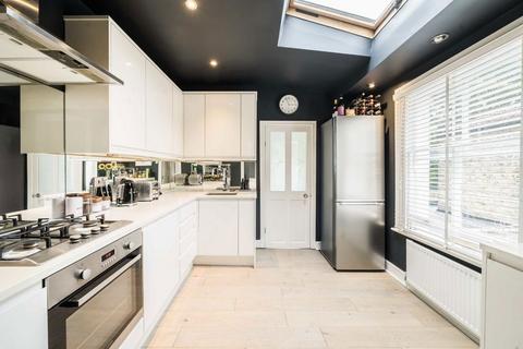 2 bedroom maisonette for sale, Petersfield Road, London W3